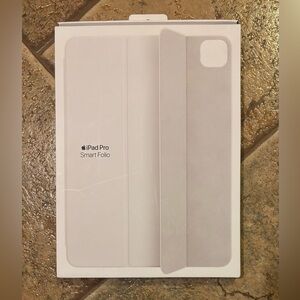 NIB Apple Smart Folio for iPad Pro 11-inch